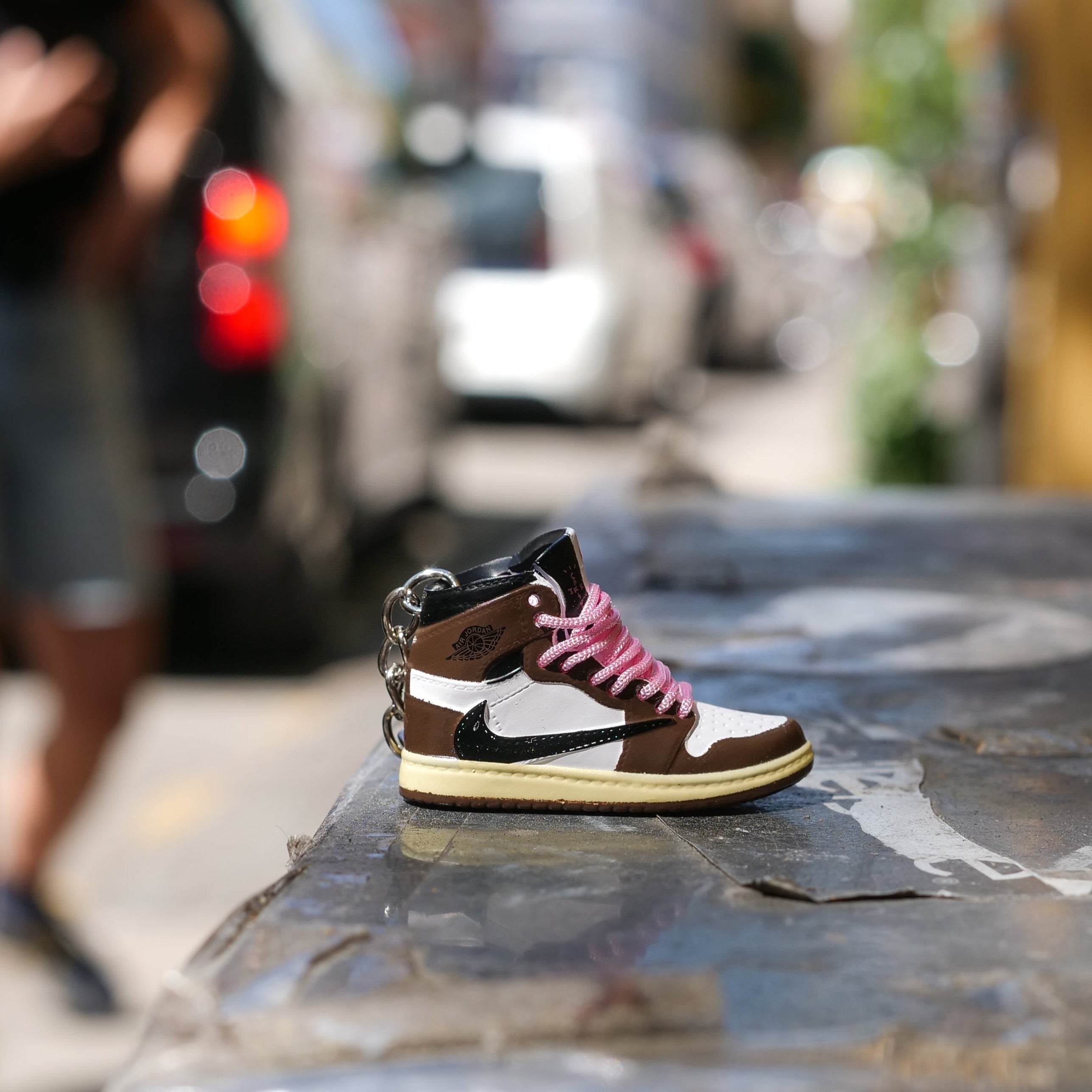 Miniature Sneakers - Nike Air Jordan 1 x Travis Scott Mocha (pink laced)